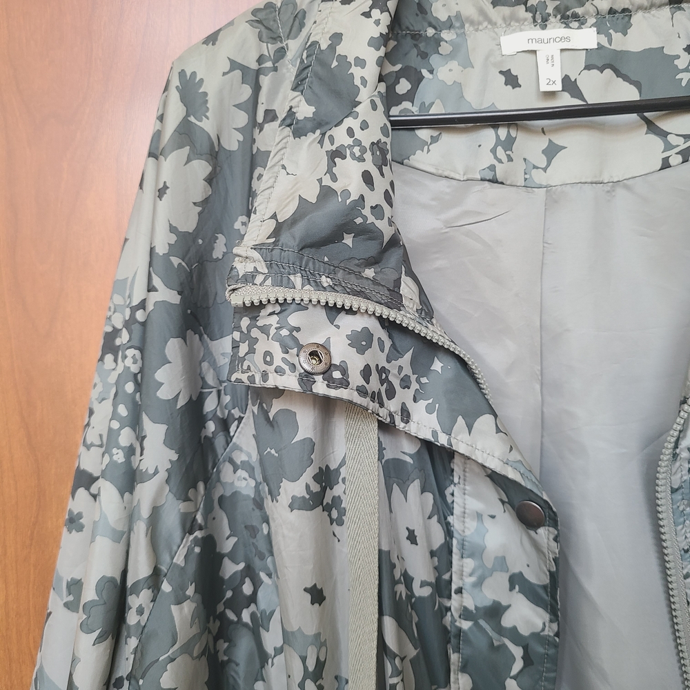 Maurice's Camo Zip Up Windbreaker 2X - Picture 4 of 10